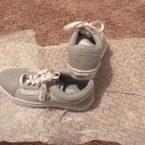 Women’s 7.5 Vans Sneakers.